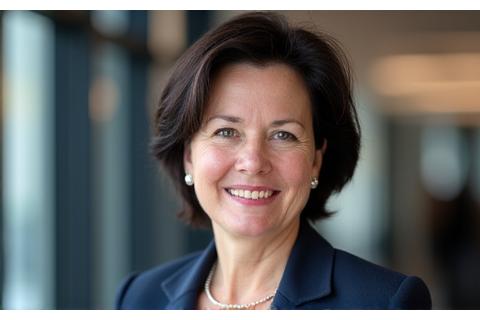 Sarah Thompson, Senior Partner